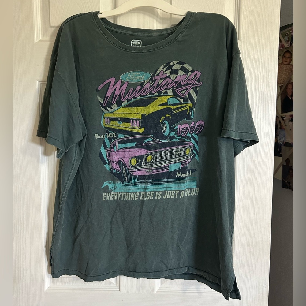 Ford mustang women’s t shirt size M